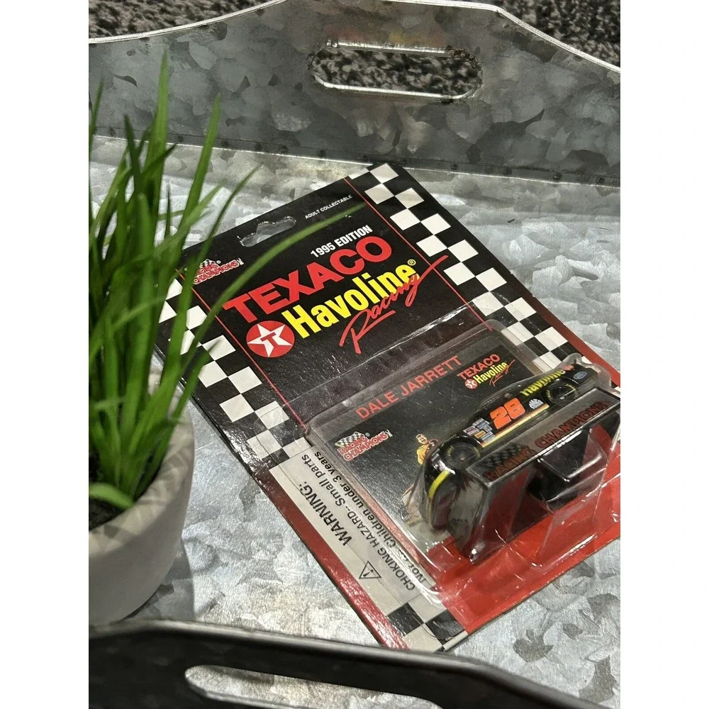 Vintage 1995 1:64th Scale Ernie Irvan Diecast Car By‎ Racing Champions